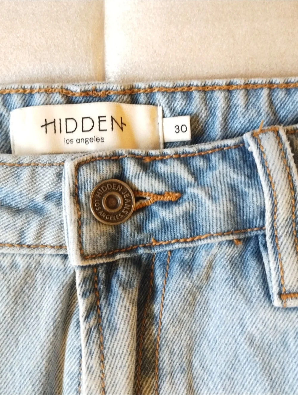 Hidden High Rise Cropped Distressed Light Wash Jeans Women’s Size 30 HD3116C-LT